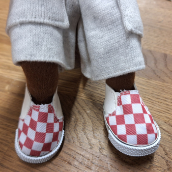 Preview: Cooler Karo-Pulli & Freizeithose & Turnschuhe